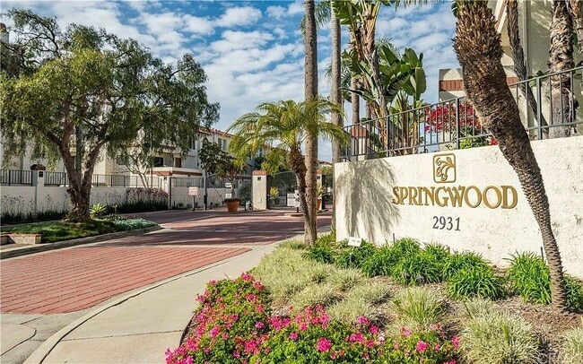 Springwood Main Gate - 2931 Plaza del Amo