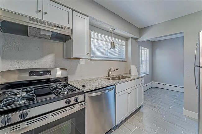 Photo - 930 Davis Ave