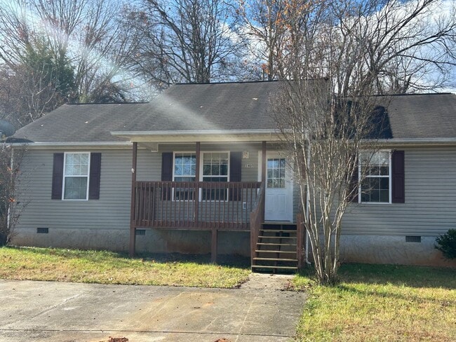 Building Photo - 3 Bedroom 2 Bathroom Single Family Home