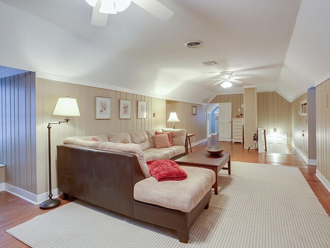 Photo - "Charming 3-Bed Home with Granite Elegance...