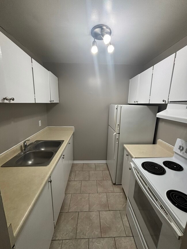 Building Photo - 225-225 Old Carriage Dr Unit 203