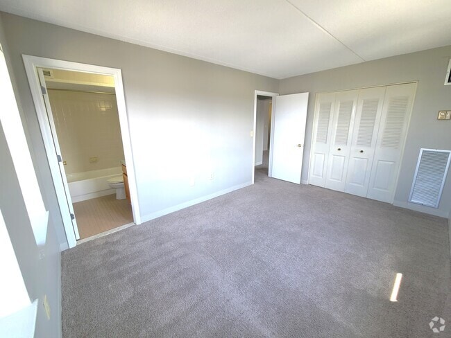 Building Photo - 65 N Point Dr Unit 601 Rental
