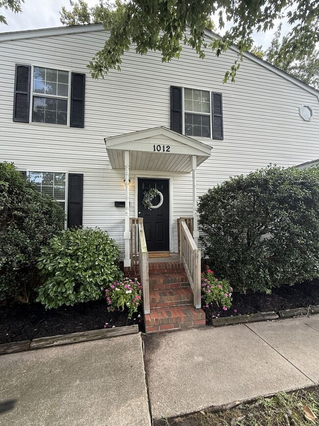 Building Photo - 1012 E Balview Ave