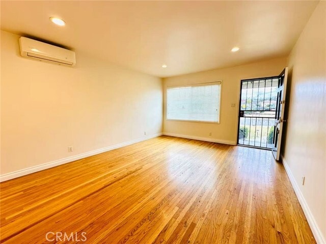 Photo - 400 E Fernfield Dr