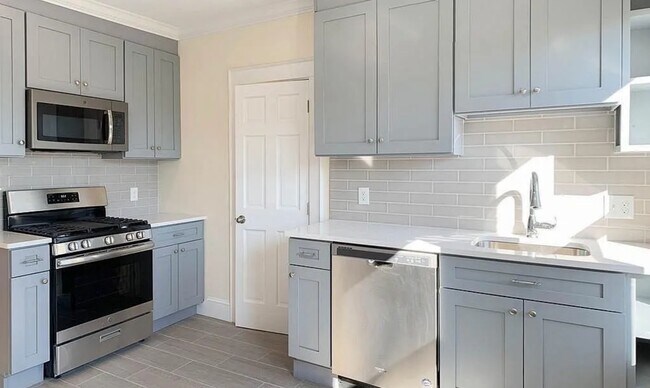 Building Photo - 797 Washington St Unit 3