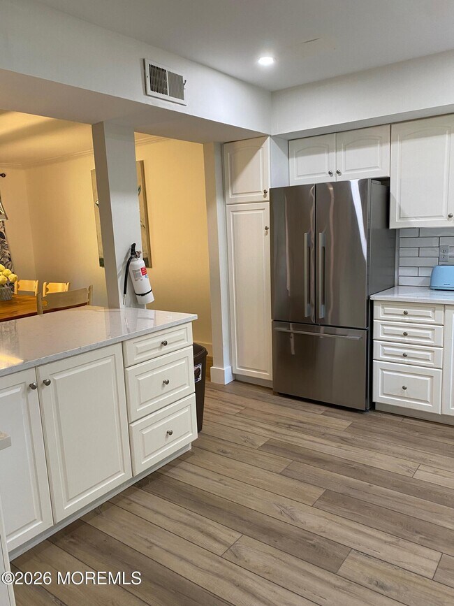 63 Apple Dr