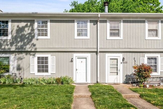 Building Photo - Updated 2-bedroom, 2.5-bath property Greensboro!