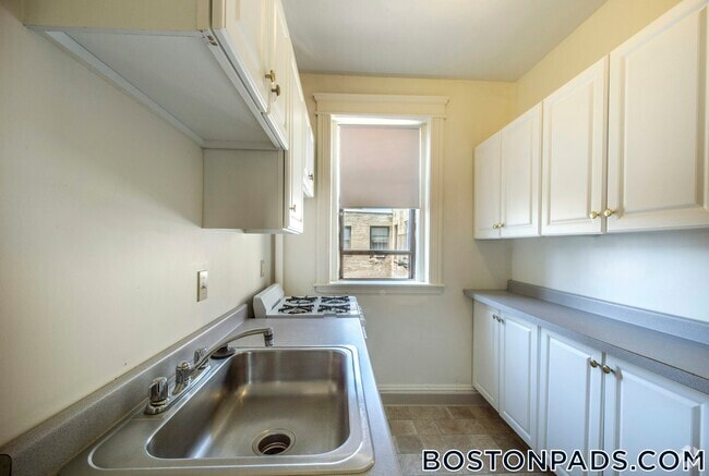 Building Photo - 1156 Commonwealth Ave Rental