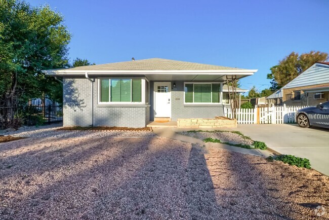 Building Photo - 2 Bedroom duplex in Denver Rental