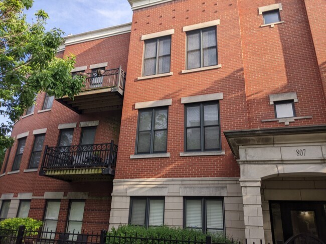 Photo - 807 W 14th Pl Unit 1B