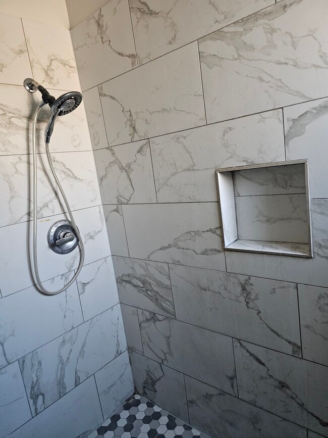 Photo - 211 W Mitchell St