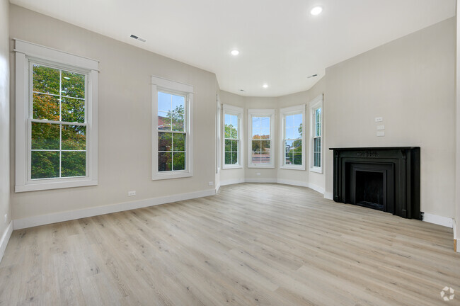 Photo of a similar unit, living room - 1621 W Balmoral Ave Rental