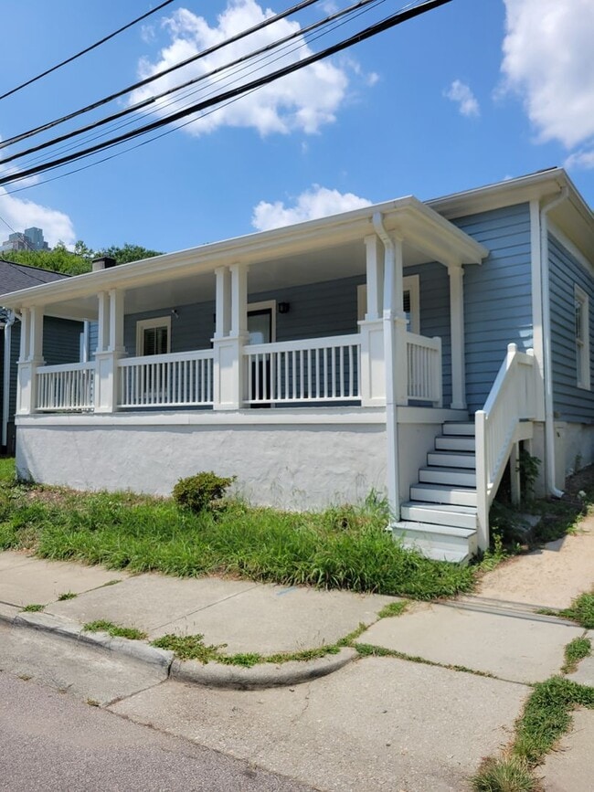 Building Photo - Charming 3br 2ba Home near Downtown Raleigh! Available Now!