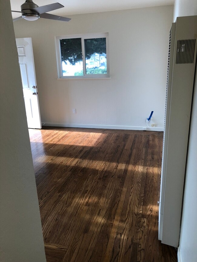 Photo - 3801 Nevin Ave Unidad 3801