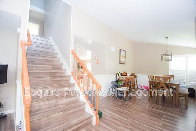 Photo - 1887 Montgomery Ave