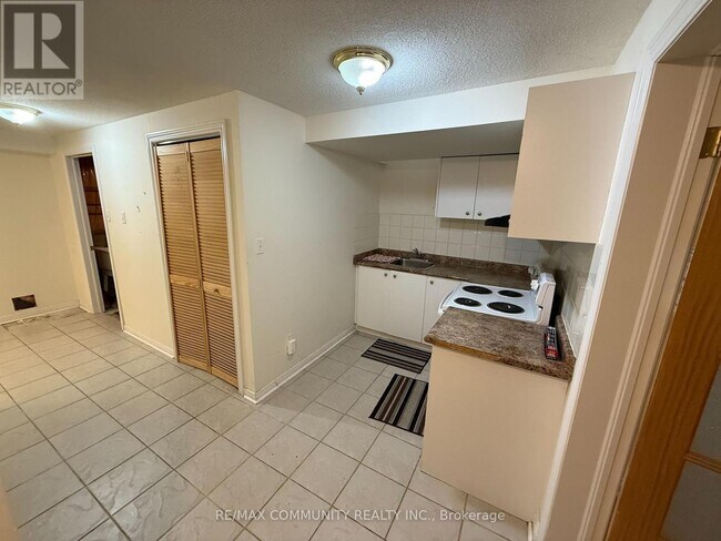 Photo - 27 Bobolink Ave