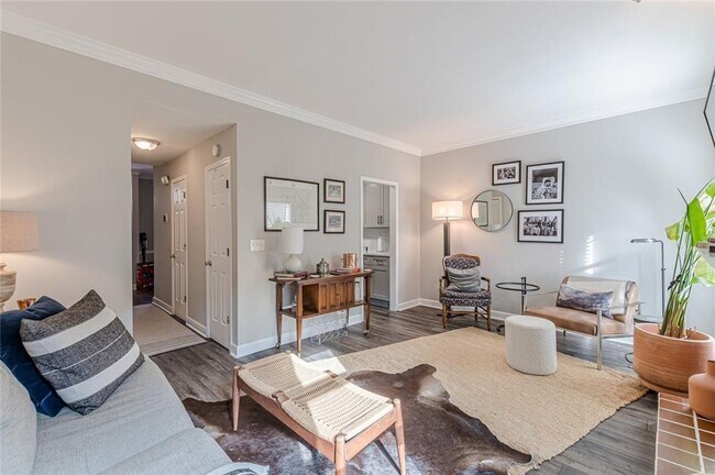 656 Park Village Dr NE