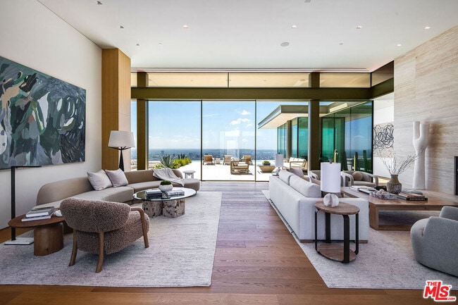 Building Photo - 9016 Thrasher Ave