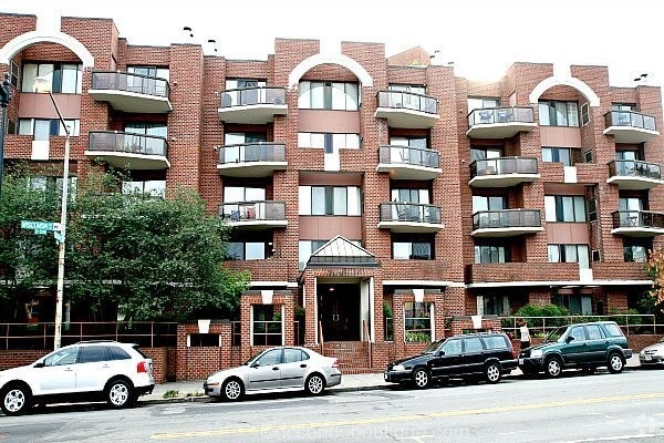 Building Photo - 2320 Wisconsin Ave NW Unit 2320 Wisconsin Avenue Northwest #204 Rental
