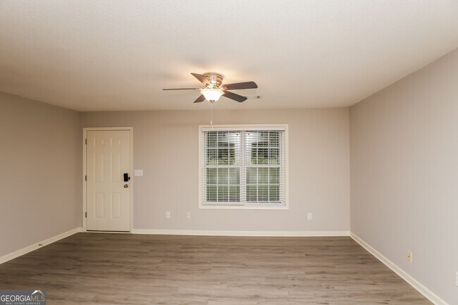 Photo - 360 Southern Trace Dr