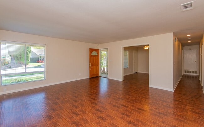4121 Bryan St