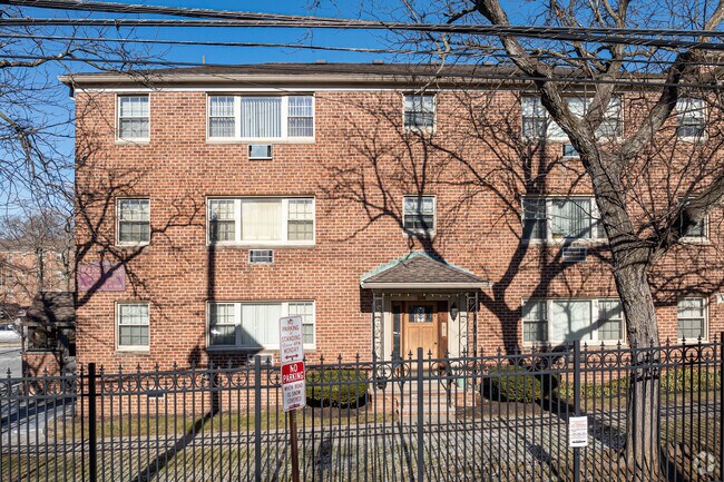 Entrance - Seven Oaks Village Condominiums