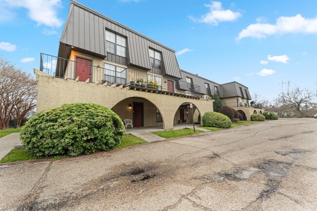 Photo - 10302 W Winston Ave Apartment