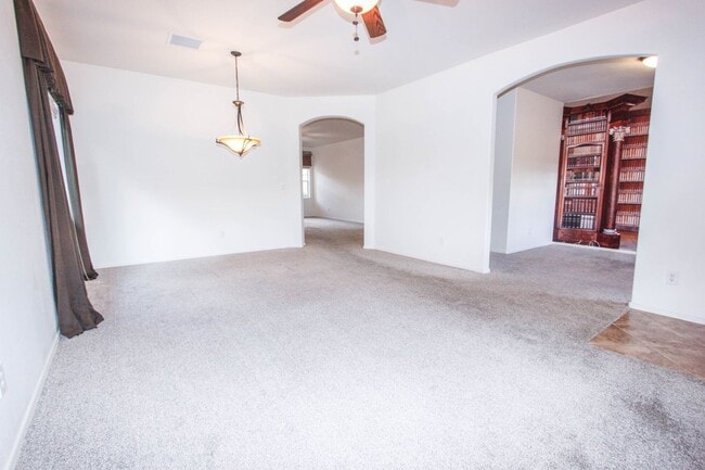 Photo - 3 Bedroom Plus Den in Quailwood