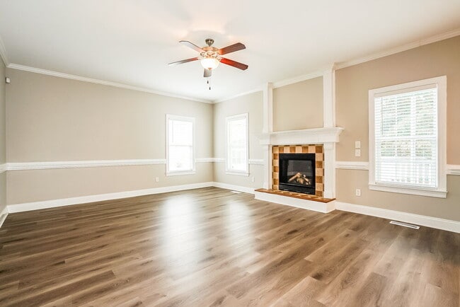 Photo - 221 Worthington Ct