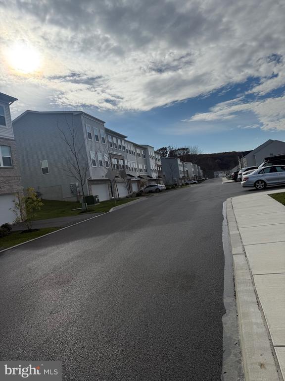 Building Photo - 83 Four Leaf Dr