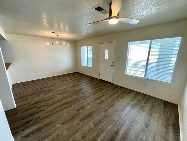 Photo - Great 1 Bedroom Condo in the Roadhaven Condos Gated Community!