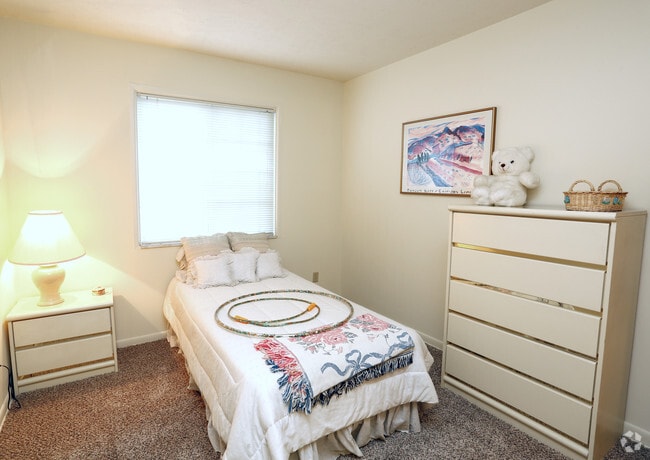 Photo - Braeburn Village