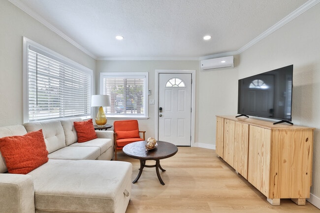 Photo - 556 N 4th St
