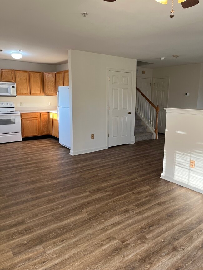 Photo - 211 Prairie Ct