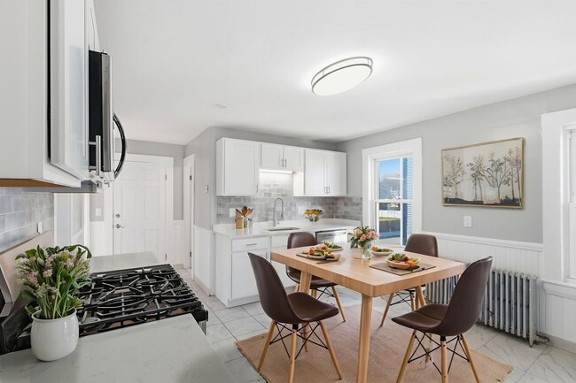 Building Photo - 5 Atwood Ave Unit 1-2-3