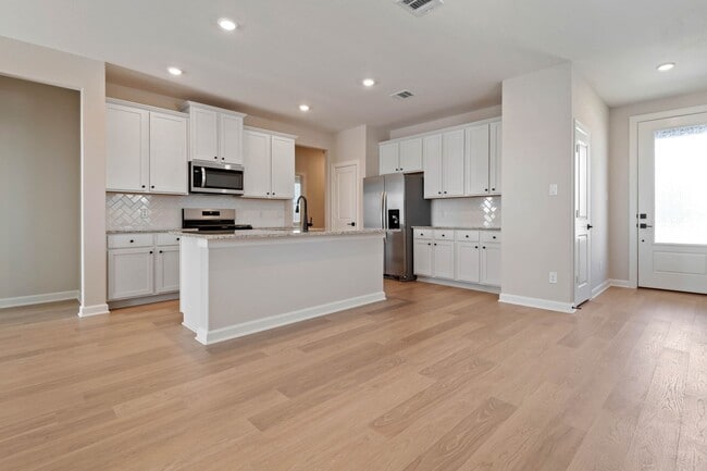 Photo - 1035 Rosewood Trl