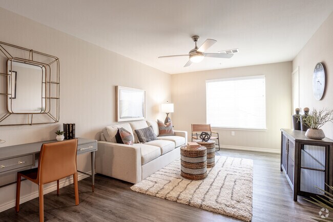 2 HAB, 2 BA: 935 ft²