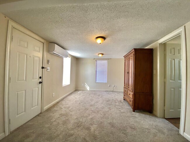 Photo - Cozy One Bedroom in Tech Terrace!