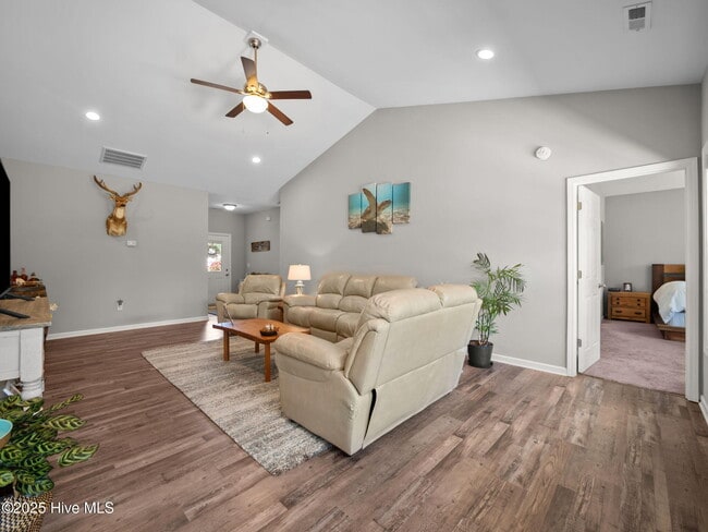 Photo - 512 Hazelwood Dr
