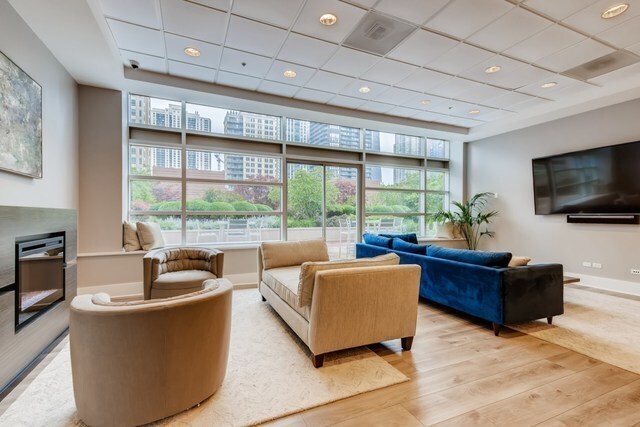 545 N Dearborn St Unit 2201