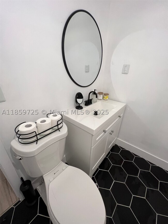 Photo - 2701 NW 24th St Unit R