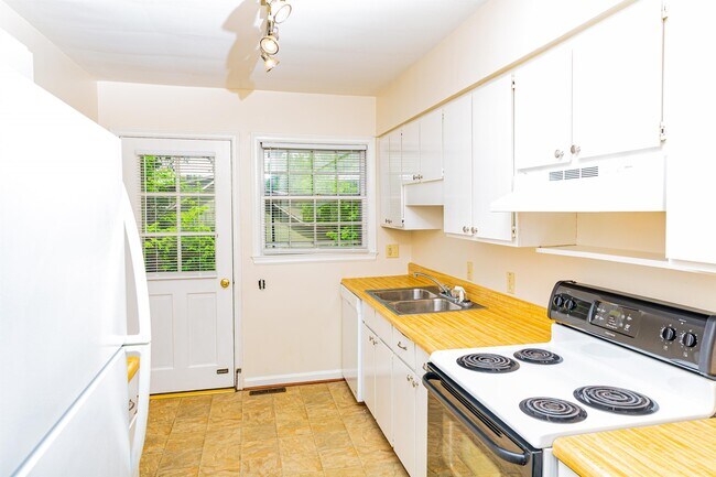Photo - 657 Montclair Dr