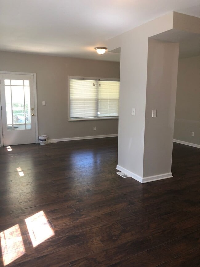 Photo - Single Family Home 3 beds 2 bath Available Now!