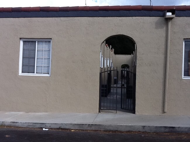 Photo - 8456 Fenwick St