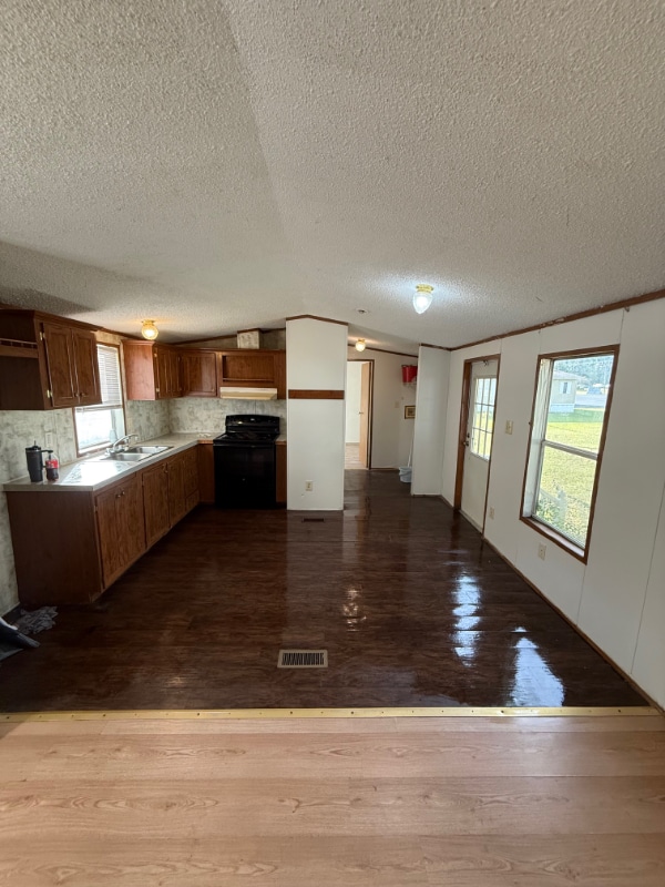 Photo - 408 Mooney St