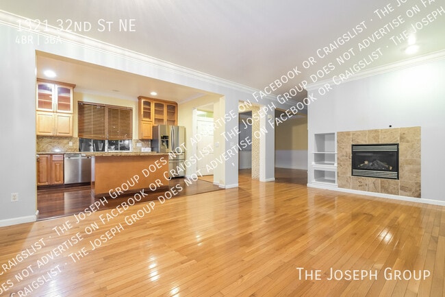 Photo - 1321 32nd St NE