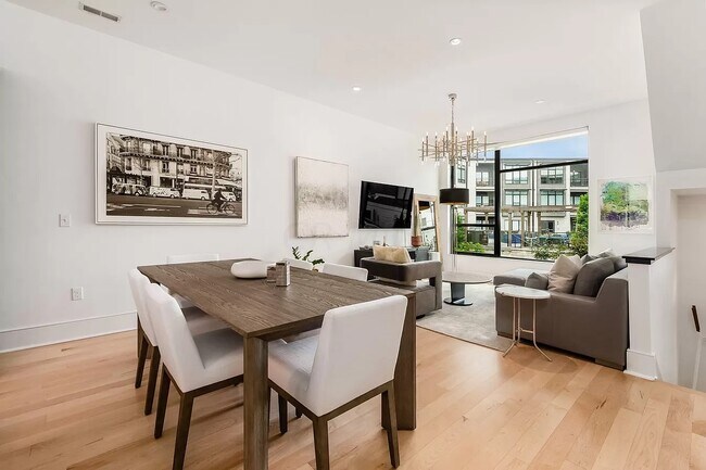 Photo - 111 Aston Row Ln