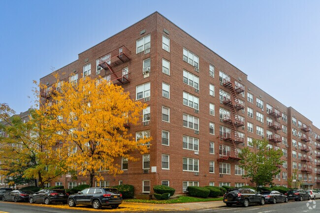 855 E 7th St - 855 E 7th St