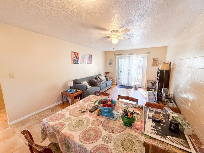 Photo - 422 SE 8th St