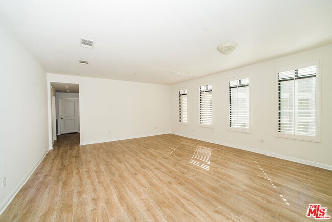 Building Photo - 5625 Crescent Park W Unit 219 Rental